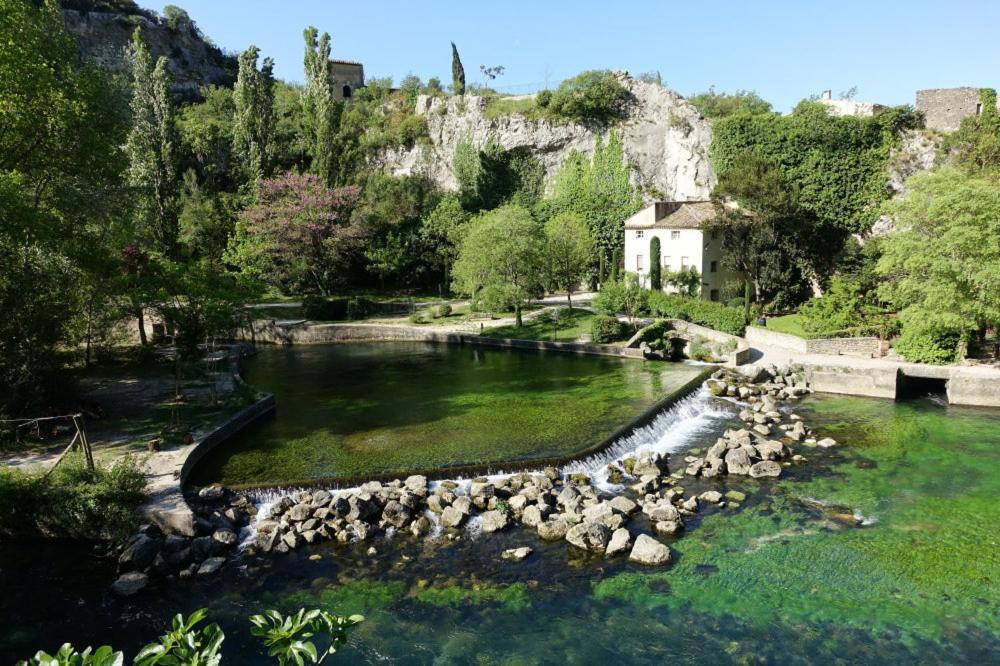 Le Mas Saint Jean Mezoargues Exterior photo